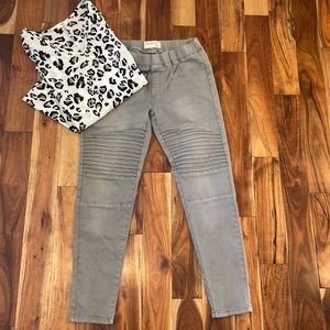 Stretchy biker pants and leopard print float top